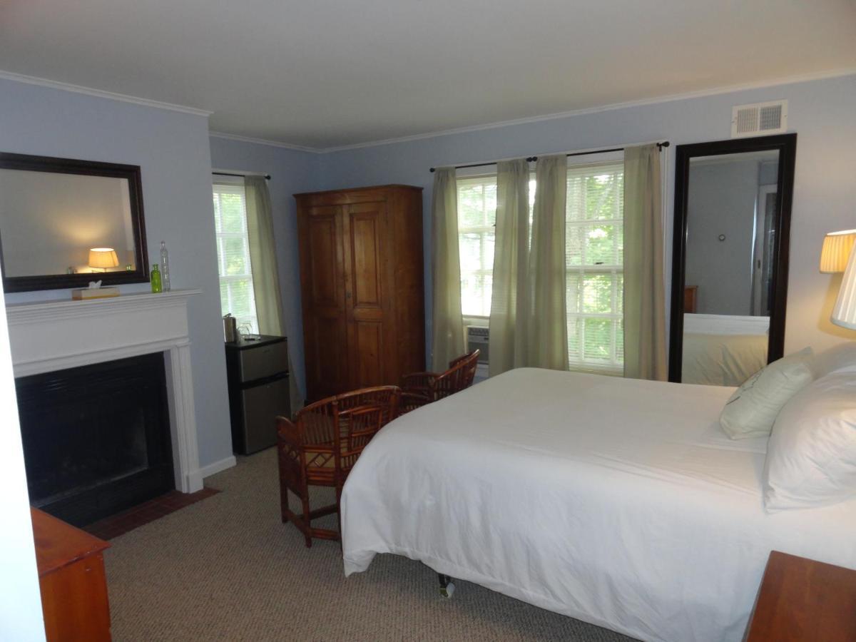 The Bond 1786 Inn (Adults Only) Warrensburg Exterior photo
