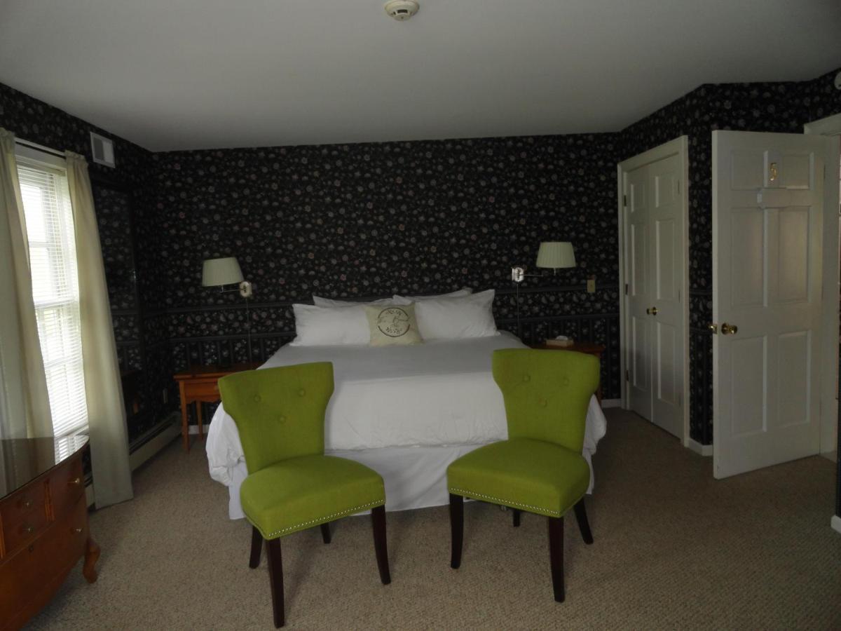 The Bond 1786 Inn (Adults Only) Warrensburg Room photo