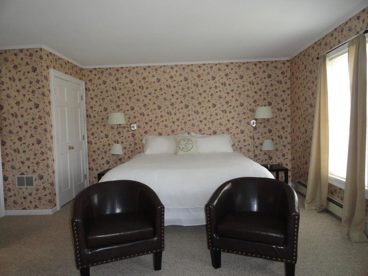 The Bond 1786 Inn (Adults Only) Warrensburg Room photo