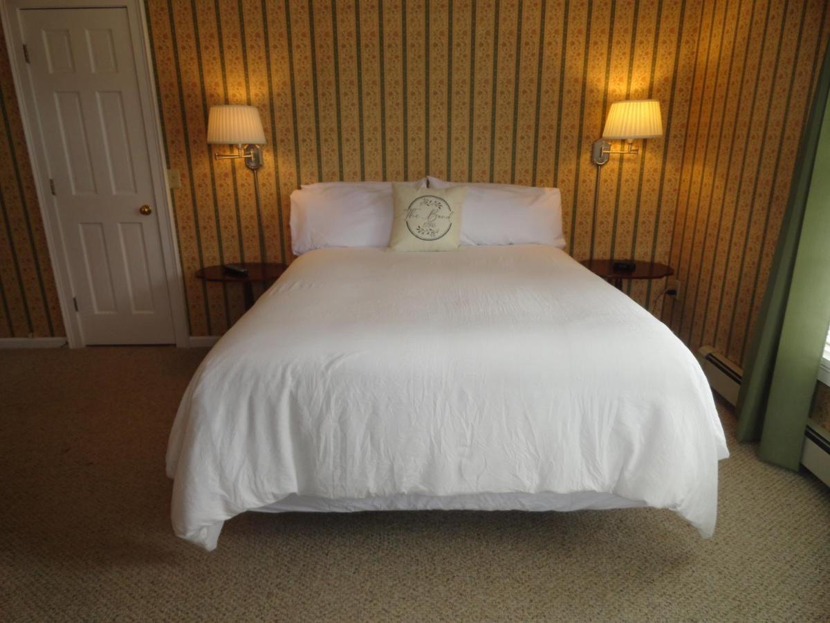 The Bond 1786 Inn (Adults Only) Warrensburg Room photo