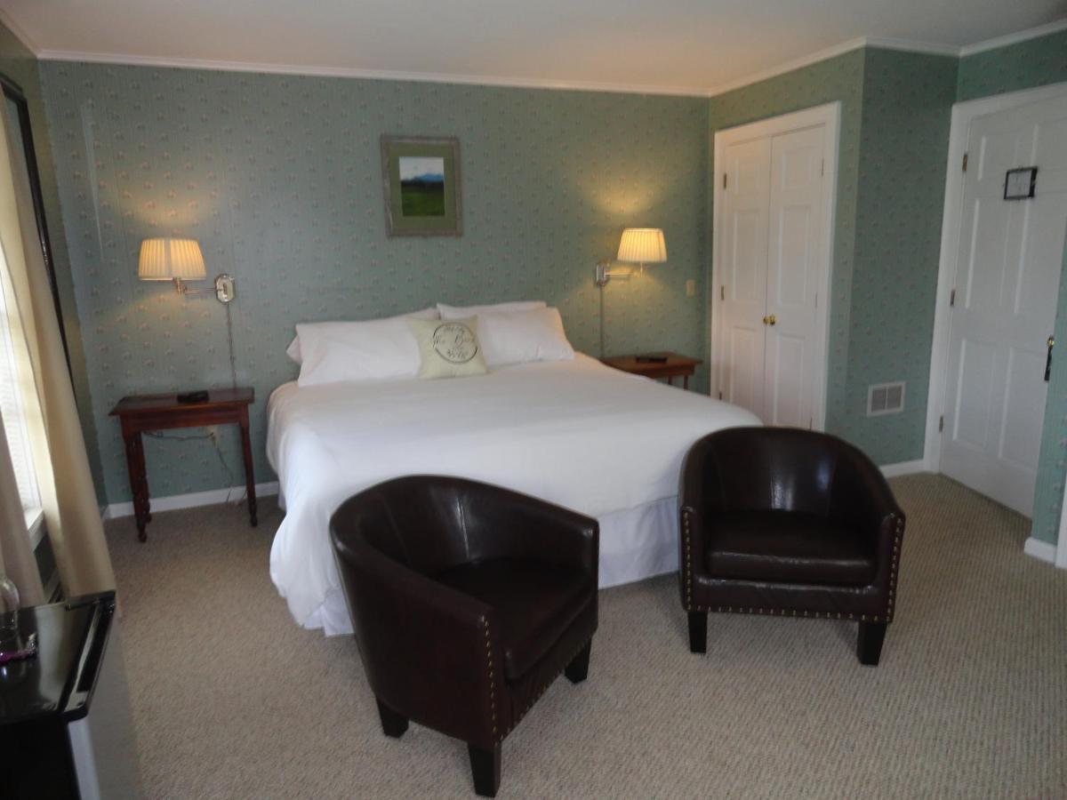 The Bond 1786 Inn (Adults Only) Warrensburg Room photo
