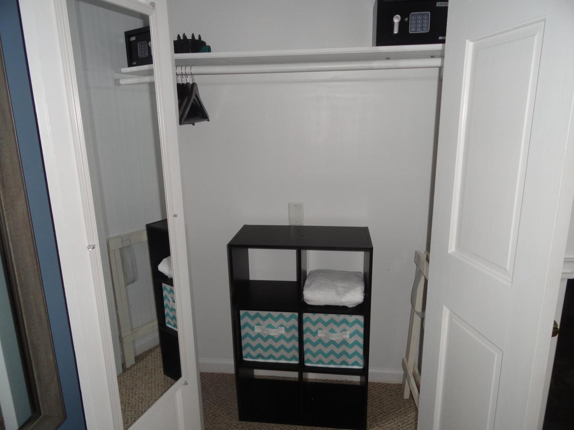 The Bond 1786 Inn (Adults Only) Warrensburg Room photo