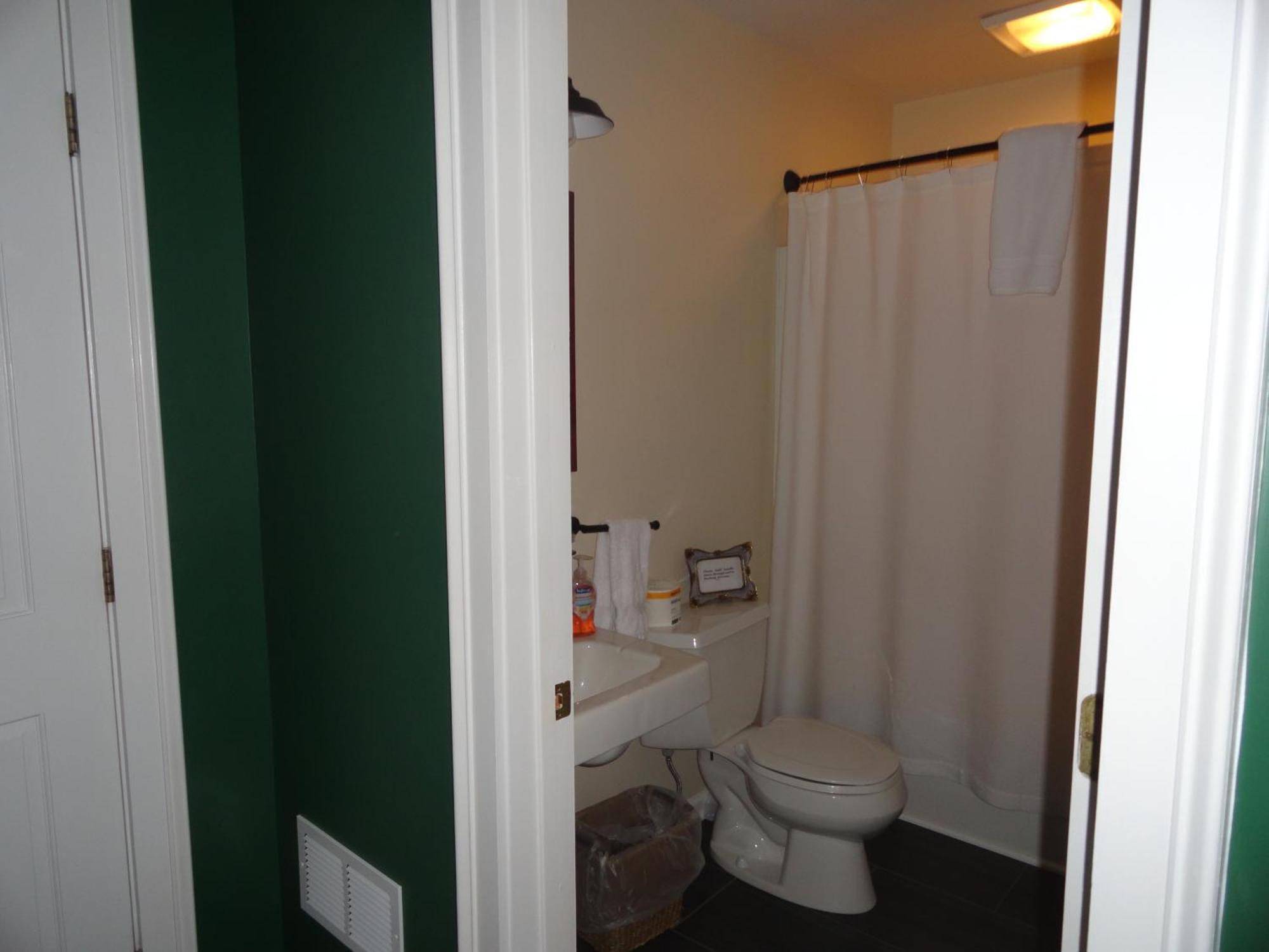 The Bond 1786 Inn (Adults Only) Warrensburg Room photo