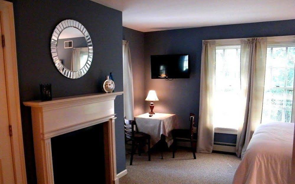 The Bond 1786 Inn (Adults Only) Warrensburg Exterior photo